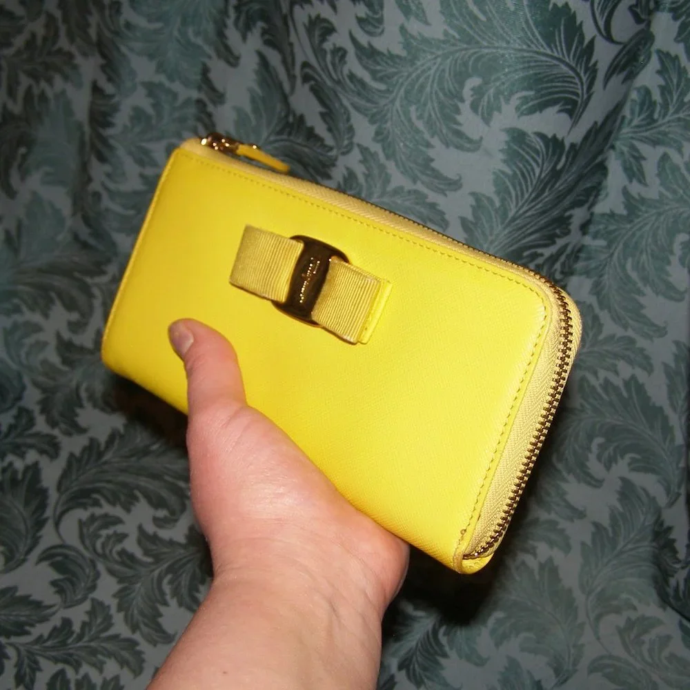 💛 SALVATORE FERRAGAMO Yellow Zip Wallet in Saffiano Leather